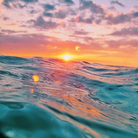 Pic of the Day...Going Under ☀️ @bestonlinetraveldeals #sunset_lovers #sunsets #travelpics #beachlover #beachlife #travelphoto Evening Photography, Image Nature, Sunset Sea, Ocean Sunset, Moon Stars, Sea Ocean, Sea And Ocean, Ocean Beach, Sun Moon