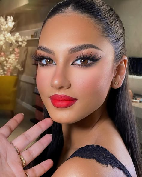 Makeup Ideas Red Lips, Red Lip Eye Makeup, Red Lipstick Makeup Looks, Competition Makeup, Vintage Makeup Looks, Red Lips Makeup Look, Sultry Makeup, Natural Prom Makeup, Face Beat Makeup