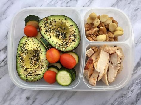 Keto lunch box idea packed fast with #easylunchboxes #avocado #chicken #healthy #keto #ketolunch Lunch Box Idea, Avocado Chicken, Keto Diet App, Keto Recipes Ketogenic, Keto Diet Benefits, Chicken Healthy, Starting Keto Diet, Keto Lunch, Keto Diet Menu