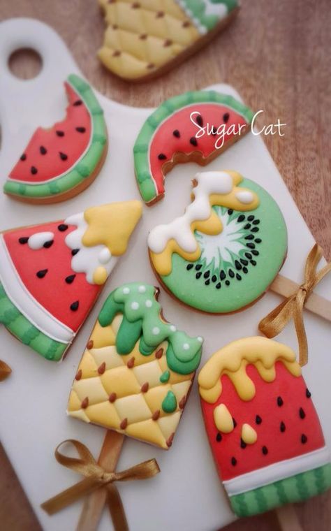 Cool Cookie Decorating Ideas - Summer Ice Cream Cookies - Easy Ways To Decorate Cute, Adorable Cookies - Quick Recipes and Simple Decorating Tips With Icing, Candy, Chocolate, Buttercream Frosting and Fruit - Best Party Trays and Cookie Arrangements http://diyjoy.com/cookie-decorating-ideas Biscuit Decoration, Sommer Mad, Pastel Cupcakes, Torte Cupcake, Biscuits Easy, Summer Cookies, Sugar Cookie Designs, Tanah Liat, Pretty Cookies