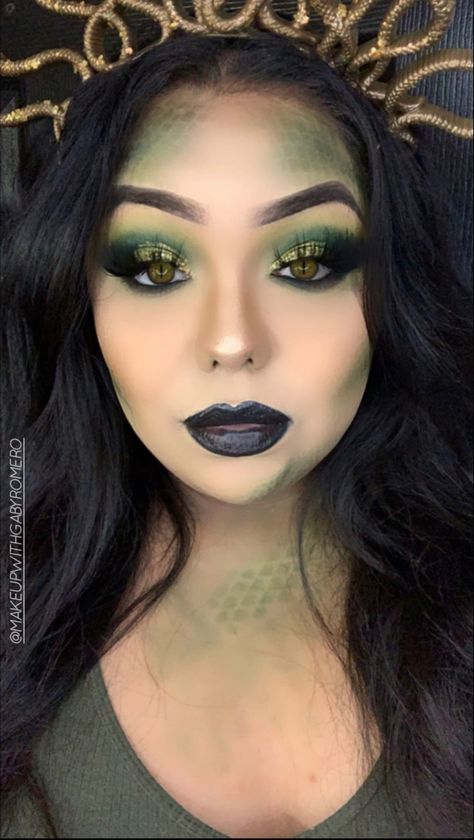 Medusa Glam Makeup, Medusa Make Up Tutorial, Plus Size Medusa Costume Diy, Medusa Makeup Simple, Snake Scale Makeup, Medusa Makeup Ideas Halloween, Madussa Costume Makeup, Simple Medusa Costume, Medusa Makeup Halloween Simple