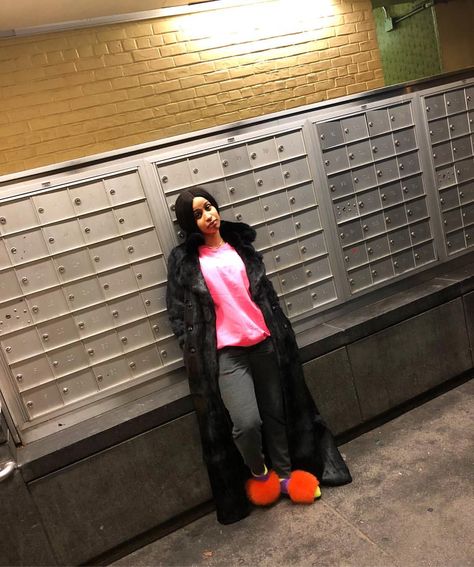 Cardi B Selfie, Love And Hip Hop, Cardi B Pics, B Love, Makeup Photos, Super Cute Puppies, Chill Fits, Chill Outfits, No Makeup