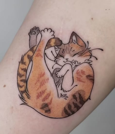 Cat Cute Tattoo, Orange Cat Tattoo, Simple Cat Tattoo, Minimalist Cat Tattoo, Line Art Simple, Cat Tattoo Ideas, Kitten Tattoo, Tattoo Script Fonts, Cat Tattoo Simple