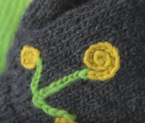 Video showing how to do surface crochet on knitted fabric ... Surface Crochet On Knitting, Fusion Crochet, Surface Crochet, Knit Decor, Plain Sweater, Knot Sweater, Plain Sweaters, Yarn Projects, Embroidery And Stitching