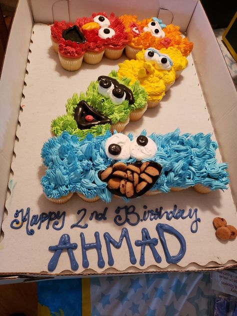 Sesame Street Birthday Party Cake, Sesame Street Cupcake Cake, Diy Sesame Street Cake, Sesame Street Birthday Cake Ideas, Sesame Street Birthday Party Ideas Food, Sesame Street Treats, Sesame Street Smash Cake, Elmo Cakes, Seaseme Street Birthday Party