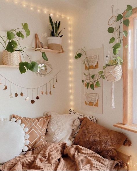 College Dorm Room Ideas Aesthetic Boho, Earthy Boho Dorm Room, Room Ideas Aesthetic Boho, Western Dorm Room Ideas, Cottagecore Dorm Room, Boho College Dorm, College Dorm Room Ideas Aesthetic, Dorm Room Ideas Aesthetic, Flat Aesthetic