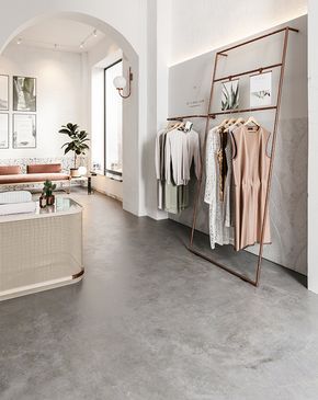 Eclectic boutique store by Bronxes Studio Women Clothes Shop Interior Design Luxury, Design For Clothes Shop, Clothing Boutique Interior, Clothing Store Interior, Clothing Store Design, Store Design Boutique, Store Layout, Boutique Interior Design, Boutique Decor