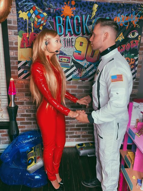 Couples 90s Party Outfits, Usa Themed Party Outfit, 90s Theme Costume, 90s Singers Female Costumes, Zoolander Halloween Costumes, 2000s Fancy Dress Ideas, 90s Fancy Dress Ideas Woman, Britney Spears Party Theme, 90s Fancy Dress Ideas