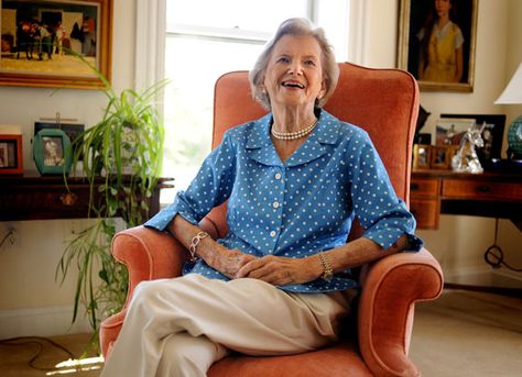 Helen Bates "Penny" Chenery Tweedy (January 27, 1922 – September 16, 2017) was an American sportswoman who bred and raced Secretariat, the 1973 winner of the Triple Crown. Derby Winners, Triple Crown Winners, Triple Crown, Deep Red Color, Business Partner, Thoroughbred, National Museum, Horse Racing, Remember This