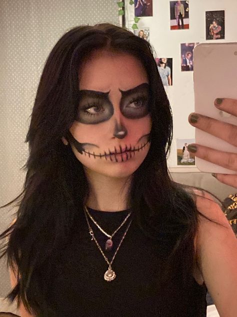 Easy Grim Reaper Makeup, Skull Eye Makeup, Girl Grim Reaper Makeup, Girl Skull Makeup, Skull Mouth Makeup, Preshower Makeup Ideas, Pre Shower Makeup Ideas, Face Painting Skull, Preshower Makeup