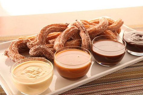 Peanut Butter Dipping Sauce, Bunuelos Recipe, Caramel Dipping Sauce, Chocolate Dipping, Homemade Churros, Chocolate Dipping Sauce, Churros Recipe, Dip Sauce, Mexican Street Food