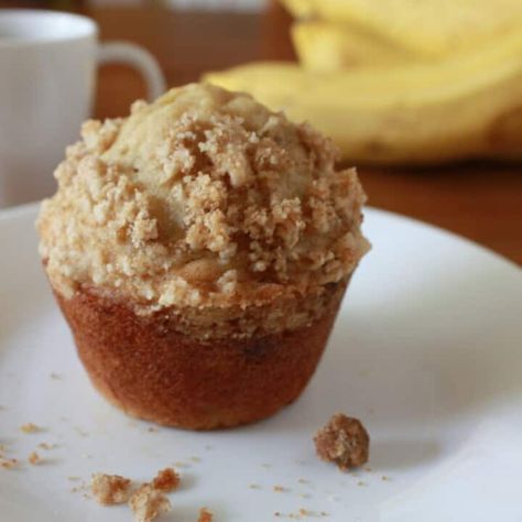 The Best Banana Cinnamon Streusel Muffins - The Short Order Cook Best Banana Muffins Ever, Banana Streusel Muffins, Streusel Pie, Cinnamon Streusel Muffins, Blueberry Streusel Muffins, Blueberry Streusel, Breakfast Cupcakes, Banana Crumb Muffins, Recipe Banana