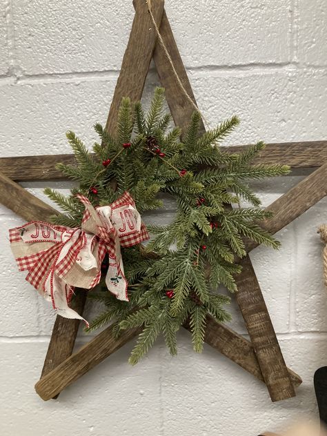 Wooden Stars Christmas, Christmas Wooden Stars Decoration, Wooden Star Wreath Rustic Christmas, Wooden Stars Rustic, Star Home Made Christmas Wreath., Christmas Bazaar Crafts, Diy Christmas Gifts Cheap, Wooden Christmas Crafts, Christmas Crafts To Sell