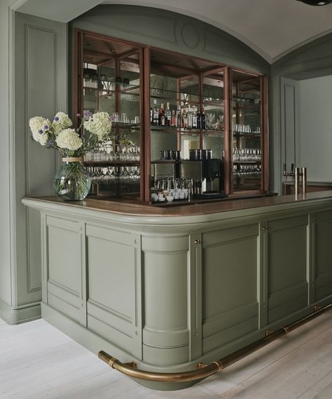 Victorian Country House, Home Bar Rooms, Bar Inspiration, Green Bar, Home Bar Designs, Bar Room, Basement Bar, Lounge Decor, Bar Lounge