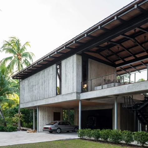 Responding to floods and weather caused by climate change, Florida-based Brillhart Architecture has raised a residence in southern Miami on galvanized steel stilts. House On Stilt, Tropical Modernism, Stilt House, Elevated House, Coastal Architecture, Buy My House, Coral Walls, House On Stilts, Miami Houses