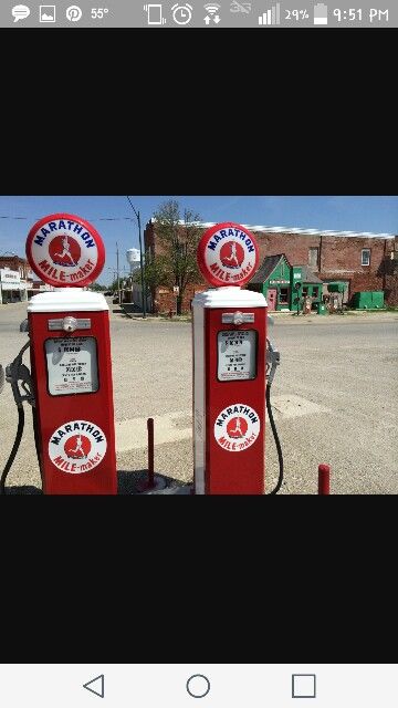 Vintage marathon gas station Old Gas Pumps, Vintage Gas Pumps, Pompe A Essence, Station Service, Old Gas Stations, Fotografi Vintage, Gas Pump, Vintage Coca Cola, Gas Stations