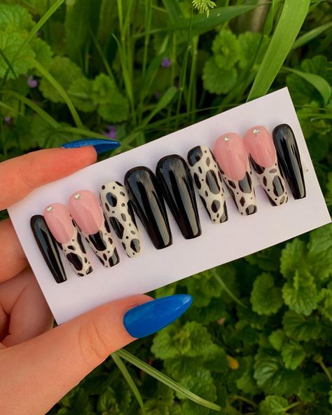 Ready to Ship - only 1 available!! Size - Extra Small (3,6,5,7,9) Style - Long Coffin Our Press On Sets are: Easy to apply Reusable Handmade/Hand Drawn High Quality Gel Nails 1-3 Week Wear Time Durable (Reinforced With Hard Builder Gel) Comes With Free Prep Kit & Easy to remove Hand Painted Nail Art, Kids Nail Designs, Nails Hand Painted, Nail Place, Custom Nails, Gel Press On Nails, Punk Nails, Nail Art Disney, Gel Press