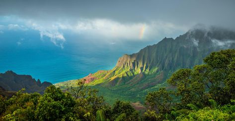 Hawaii Wallpaper, A Walk In The Clouds, Hawaii Mountains, Kauai Island, Island Wallpaper, Mountain Aesthetic, Ocean Pictures, Mountain Wallpaper, Ocean Wallpaper