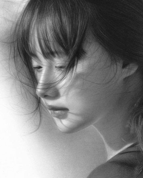 Realism Art Pencil, Drawing Instagram, Drawing Of A Girl, Sketching Pencil, Realistic Sketch, Reference Photos For Artists, Realistic Drawing, Self Portrait Poses, Artist Sketchbook