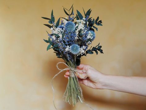 Bouquet Emerald Green, Scottish Thistle Bouquet, Flowers Wilting, Broom Flower, Thistle Bouquet Wedding, Thistle Bouquet, Indigo Wedding, Outlander Wedding, Lavender Tie