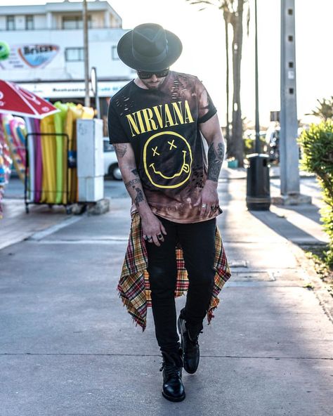 3,699 Likes, 154 Comments - Danielo Costa (@danielo_costa) on Instagram: “NIRVANA rocking my Nirvana t-shirt from @_distressedclothing check it out on…” Nirvana Outfit, Grunge Outfits Men, Nirvana Smiley Face, Rock Style Men, Shirt Outfit Men, Smen, Distressed T Shirt, Rock Outfits, Black Hat