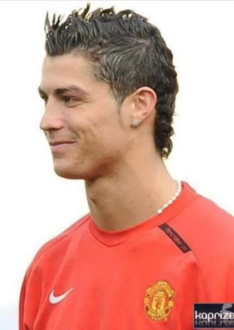 Ronaldo 2008 Haircut, Mullet Ronaldo, Messi Old School, Christiano Ronaldo Hair, Cr7 Haircut, Fohawk Haircut Fade, Ronaldo Hairstyle, Football Hairstyles, Fohawk Haircut