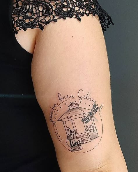 Cute Small Womens Tattoos, Childhood Home Tattoo Ideas, Scenic Tattoo Women, New Girl Tattoo, Stars Hollow Tattoo, Lorelai And Rory Tattoo, Gilmore Tattoo Ideas, Mother Daughter Gilmore Girls Tattoos, Gilmore Girls Drawings