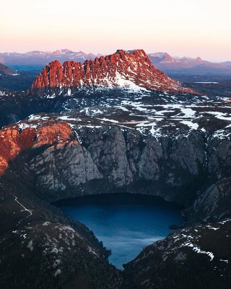 Australia on Instagram: “We knew there’d be snow on Mars! 😮 @saltywings flew over @tasmania’s otherworldly landscape with @cradlemountainhelicopters, where Cradle…” Cradle Mountain Tasmania, National Geographic Expeditions, Cradle Mountain, Sunset Mountains, Hervey Bay, Mountains Travel, Kangaroo Island, Picture Postcards, Adventure Explore