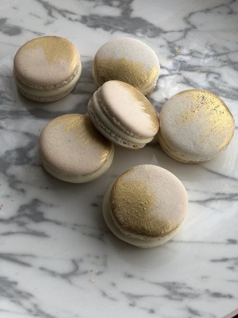 Simple yet Elegant Macarons Graduation Macarons, Elegant Macarons, Wedding Macarons, Hanging Wedding Decorations, Grad Party Decorations, Luster Dust, Party Desserts, Gold Flakes, Grad Party