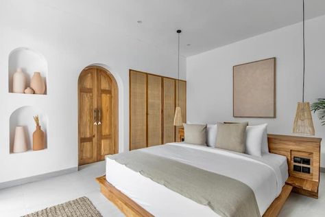 Bali Bedroom, Modern Bahay Kubo, Canggu Villa, Mediterranean Theme, Villa Architecture, Bali Style Home, Bali Design, Modern Villas, Beach Bali