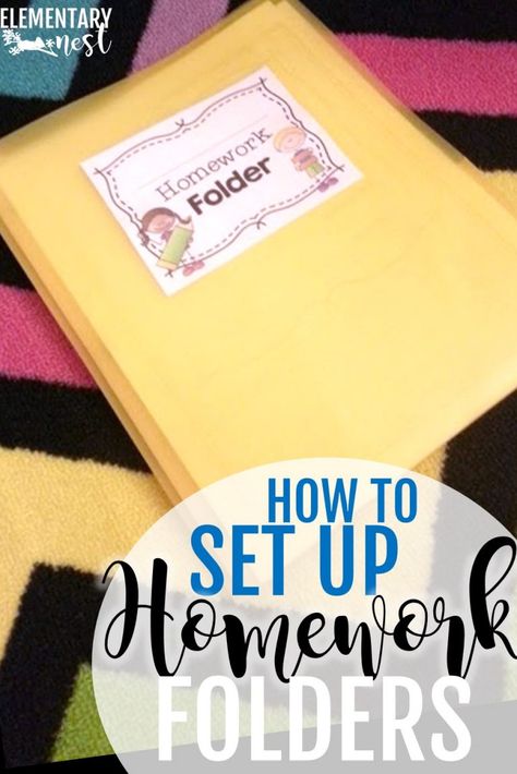 Homework Folders for Primary Students. Homework has always been something that I’ve created at the last minute for the students. Homework folders are essential for my Elementary school kids, and I have learned that I need to set them up a certain way to help my students succeed while still being organized. Check out my homework folder tips and tricks here. 1st Grade Homework Folder, 2nd Grade Homework Folder, First Grade Homework Folder, Homework Folders Kindergarten, Home Folders Ideas, Homework Folder Ideas, Kindergarten Homework Folder, Third Grade Homework, Homework Folder Labels