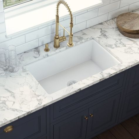 Undermount fireclay kitchen sink Modern American Kitchen, Home Kitchen Design, Top Mount Kitchen Sink, Fireclay Farmhouse Sink, Farmhouse Kitchen Sink, Sinks Kitchen Stainless, Kitchen Sink Strainer, European Kitchens, Fireclay Sink