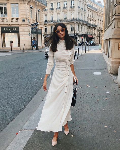 White Dress Fall, Quoi Porter, Beige Outfit, Fall Dress Outfit, Pointed Flats, Couture Week, Neutral Outfit, Mode Inspo, White Fashion