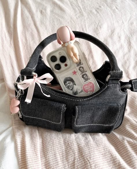 Inside My Bag, Sonny Angels, Jane Birkin, Sonny Angel, Pretty Bags, In My Bag, Essential Bag, Girls Bags, Cute Bags