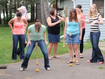 Work Your Man Junk Game: Tie a pair of nylons with an orange at the bottom around your waist. The first bachelorette to move the object on the ground to the finish line wins a prize. Games For Large Groups, Baby Shower Games For Large Groups, Hen Night Ideas, Bachelorette Game, Trash Party, Hen Party Games, Parties Ideas, Minute To Win It Games, Bridal Bachelorette Party