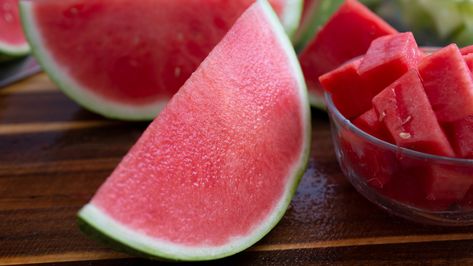 The Science Behind Seedless Watermelons Types Of Watermelon, Watermelon Varieties, Seedless Watermelon, Watermelon Uses, Watermelon Salad Recipes, Leg Swelling, How To Grow Watermelon, Watermelon Seeds, Watermelon Salad