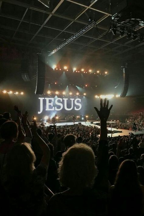 Vision Board Pictures God, Aesthetic Church Pictures, Church Worship Aesthetic, Atheistic Pictures, Praise And Worship Aesthetic, Christian Aesthetic Pictures, Worship Concert, Christian Vision Board, Christian Concert