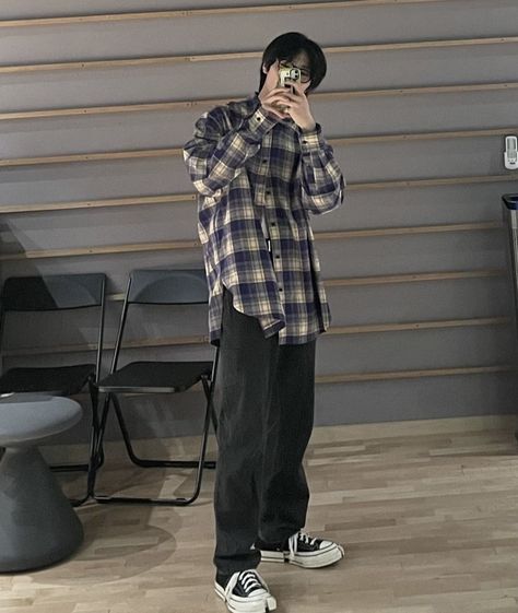 #jeongin Stray Kids Fashion, Stray Kids Outfits, Yang Jeongin, Kpop Outfits, Kpop Fashion, Women's Plaid Shirt, Boy Outfits, Stray Kids, Kids Fashion