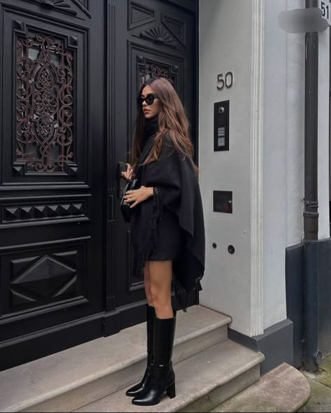 Date Night Outfit Autumn, Long Black Boots Outfit, Cozy Rainy Day Outfit, Rainy Day Outfits, Cozy Rainy Day, Chic Outfits Classy, Preppy Fall Outfits, Black Boots Outfit, Elegant Classy Outfits