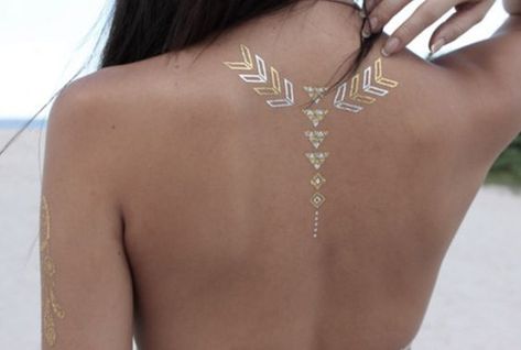 Would make a pretty real tattoo Jewellery Tattoo, Gold Tattoos, Gold Henna, Metallic Tattoo, Metallic Tattoo Temporary, Boho Tattoos, Black Henna, White Henna, Gold Tattoo