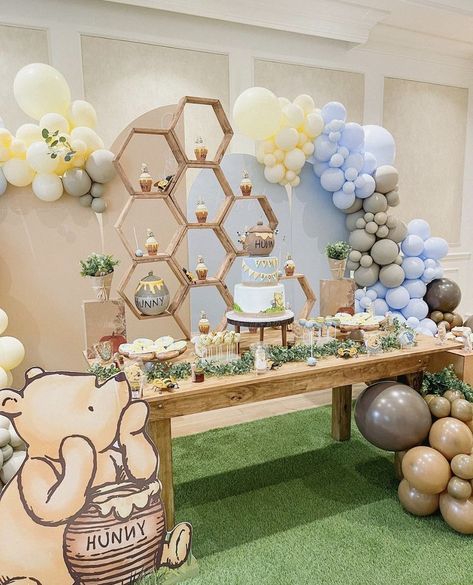 Baby Shower Winnie The Pooh, Winnie The Pooh Birthday Party, Pooh Birthday Party, Gender Reveal Baby Shower Themes, Winnie The Pooh Party, Idee Babyshower, Babyshower Party, Gender Reveal Party Theme, Pooh Party