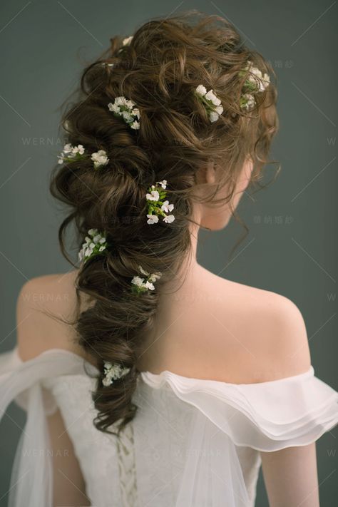 Fantasy Hair Wedding, Victorian Aesthetic Hairstyles, Fairytale Updo Hairstyles, Flowers In Hair Braid, Fantasy Princess Hairstyle, Fairy Tale Wedding Hair, Wedding Hairstyles Fairytale, Prom Hairstyles Flowers, Prom Hair Flowers