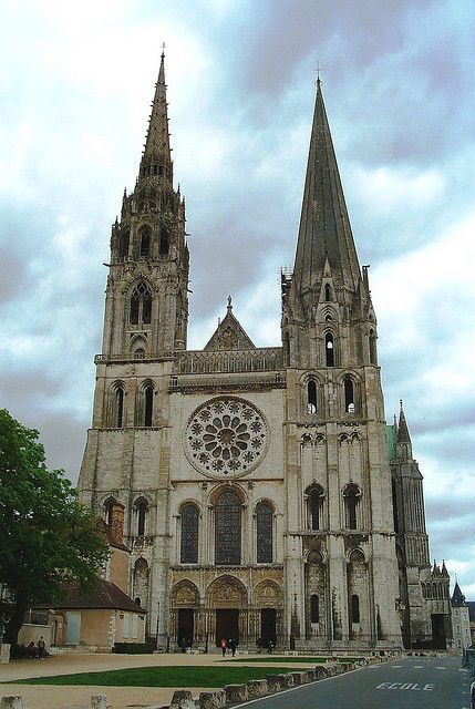 Chartres Cathedral, Main Entry Facade, France... I climbed the towers! Chartes Cathedral, Wedding Churches, Paper Tricks, French Cathedrals, Chartres Cathedral, Beautiful Churches, Cathedral Architecture, Castles Interior, Paris Trip