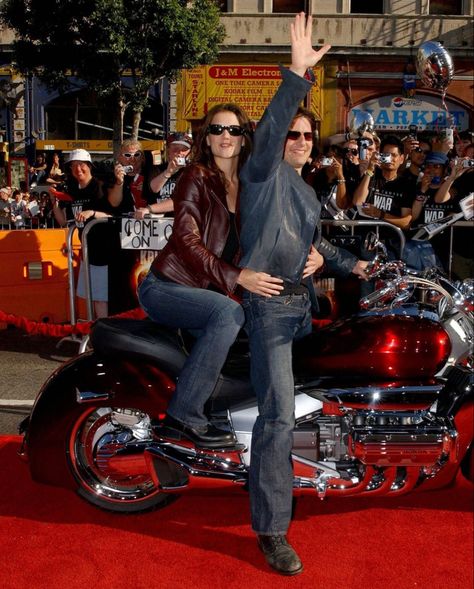 the actors take the “War of Worlds” Premiere by storm by arriving on the red carpet by motorcycle, 2005 Katie Holmes Tom Cruise, Katie Holmes, On The Red Carpet, Tom Cruise, The Red Carpet, Red Carpet, Carpet, Actors, Red