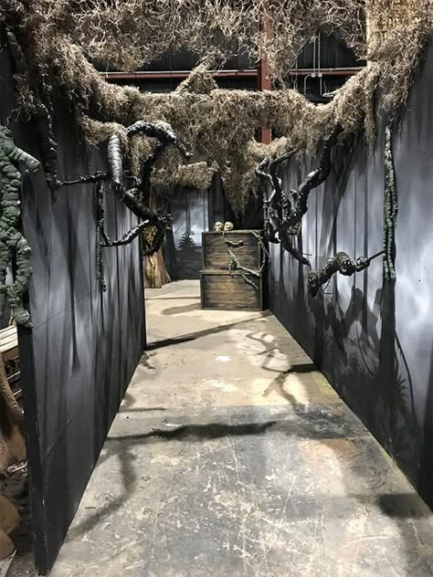 Little Spider Creations | Jungle Haunted House Halloween Haunted House Diy Front Yards, Graveyard Haunted House Ideas, Creepy Haunted House, Halloween Wall Ideas, Haunted House Entrance Ideas, Halloween Stage Design, Spider Decor, Haunted Tunnel Ideas, Indoor Haunted House Ideas