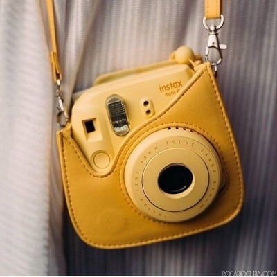 Imagen de yellow, photography, and camera Instax Mini 9, Instax Camera, Instax Mini 8, Polaroid Camera, Mini 8, Yellow Aesthetic, Instant Camera, Dark Yellow, Aesthetic Colors