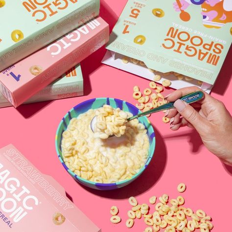 You Can Now Buy Keto-Friendly Cereal That Tastes Exactly Like Fruit Loops Cereals Photography, Magic Spoon, Low Carb Cereal, Summer Dump, Keto Cereal, Protein Cereal, Easy Summer Dinners, Dump Dinners, Pot Dinners