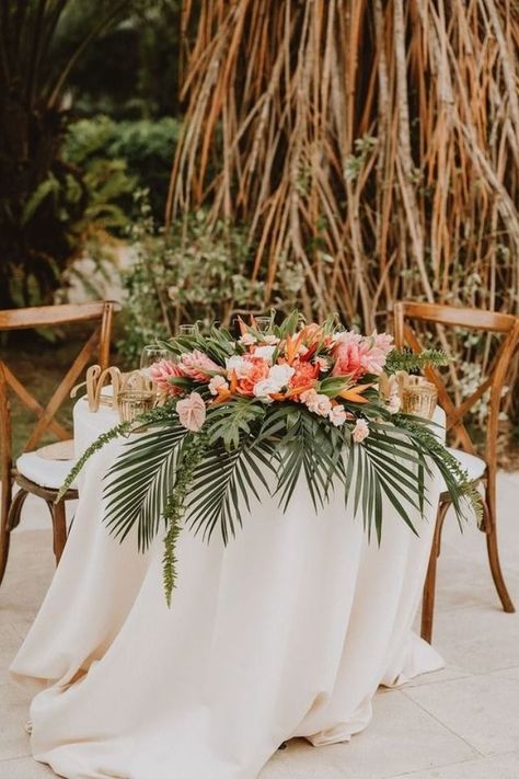 Sweetheart Table Flowers Wedding, Costa Rica Wedding Colors, Tropical Wedding Details, Tropical Micro Wedding, Tropical Head Table Wedding, Tropical Head Table, Tropical Glam Wedding Flowers, Sweetheart Table Wedding Tropical, Tropical Sweetheart Table