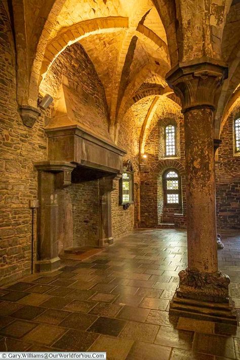 Castle Armory Room, Medieval Castles Interior, Stone Castle Interior, Old Castle Interior, Gothic Castle Interior, Castle House Interior, Medieval Castle Interior, Castle Hallway, Midevil Castle