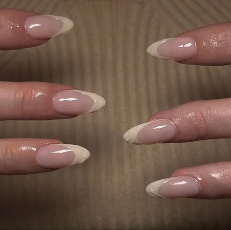 Manicure Ideas Autumn, Vanilla French Nails, French Nails With Pearls, Bridal Manicure, Casual Nails, Simple Acrylic Nails, Pearl Nails, Cute Gel Nails, Manicure Ideas